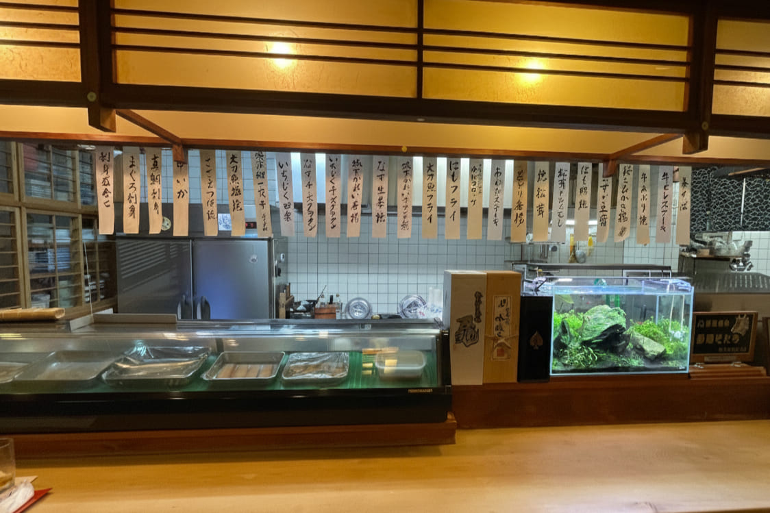 落ち着いた雰囲気の店内